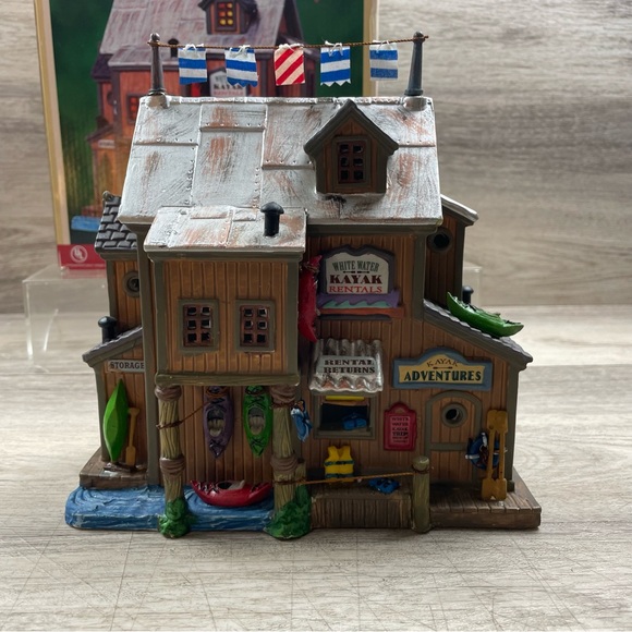 Lemax Signature Collection White Water Kayaks 85710 Lighted Cabin Rafting 2008 - Picture 5 of 14